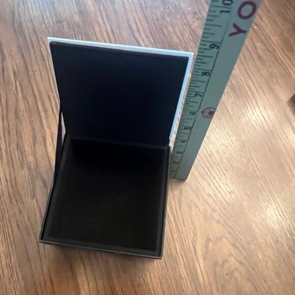 Girl Boss Perfume Box with Floral Design - Picture 5 of 5